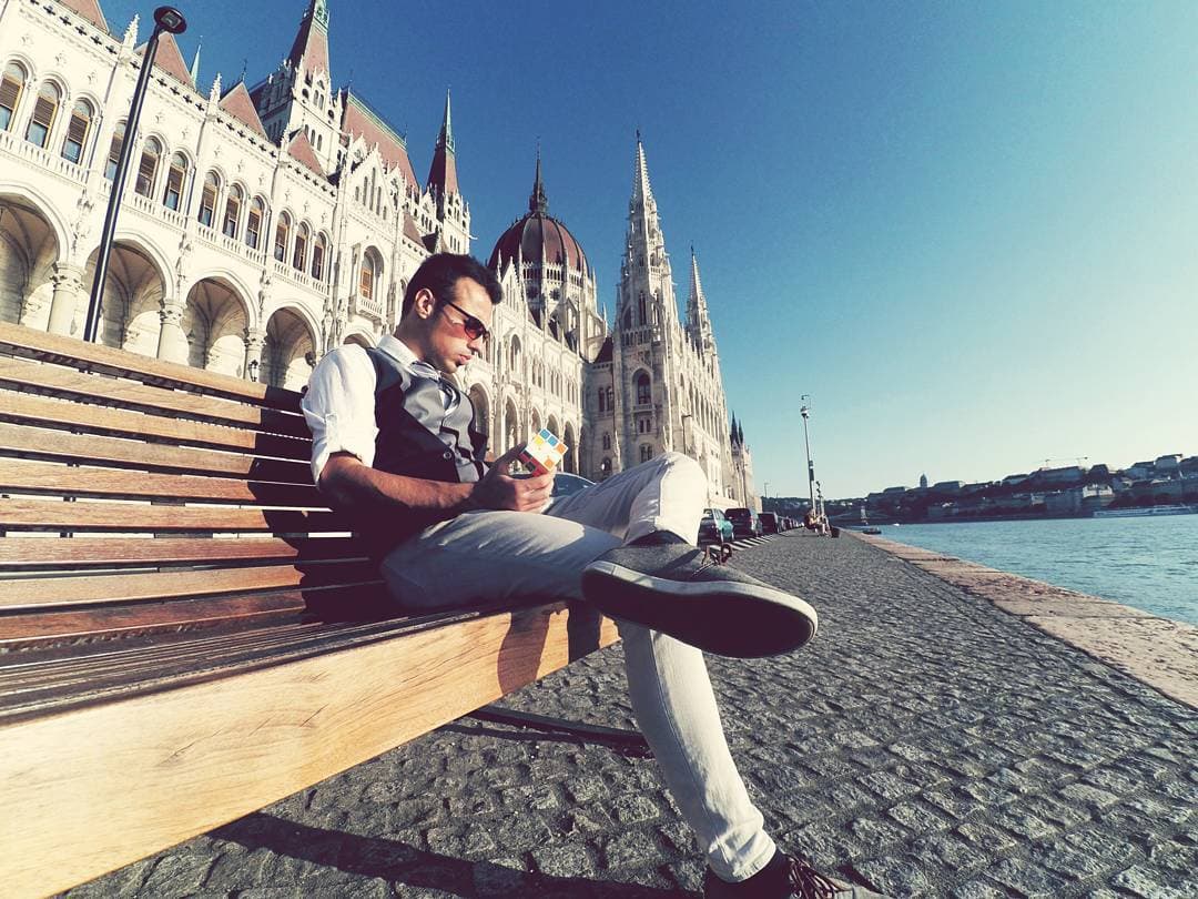 وحید و مکعب روبیک وحید و مکعب روبیک